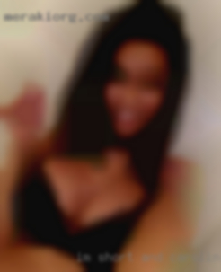 I'm Carolina looking for dick short and thick with some curves.